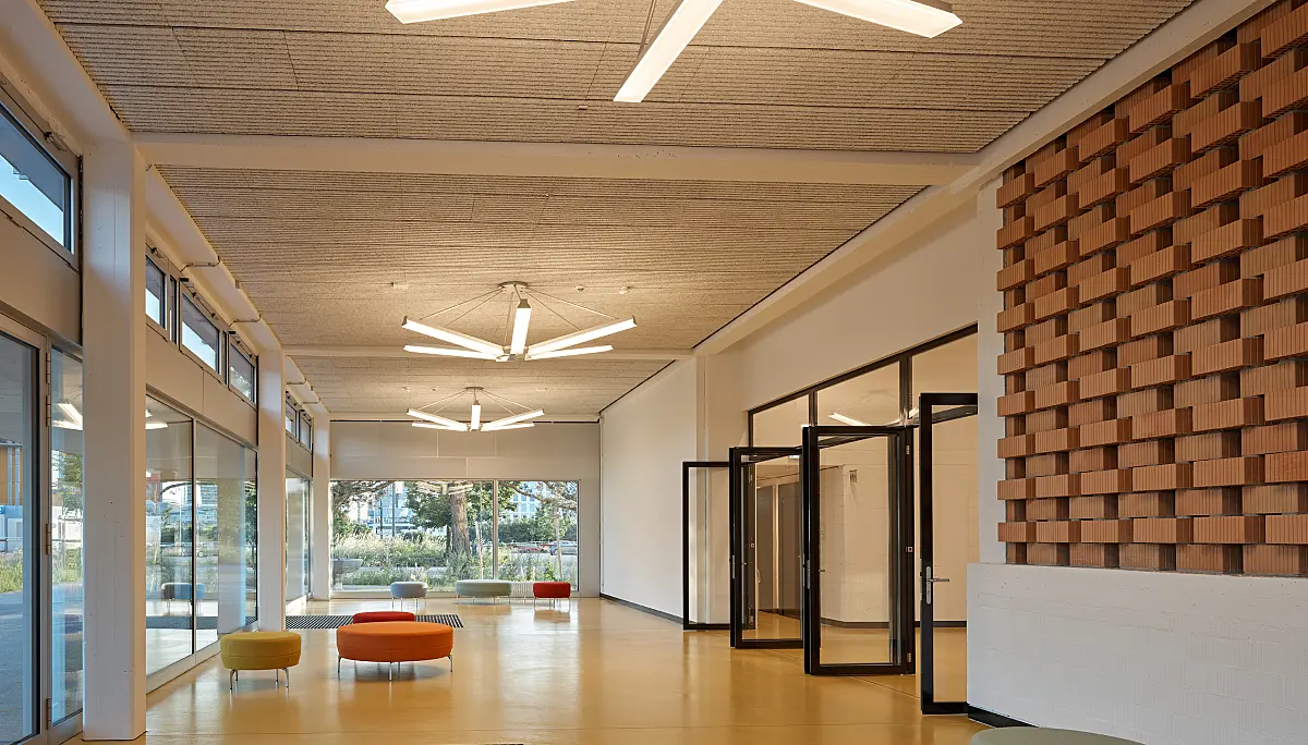 Referenz Lichtprojekt Bildungszentrum Rohwiesen