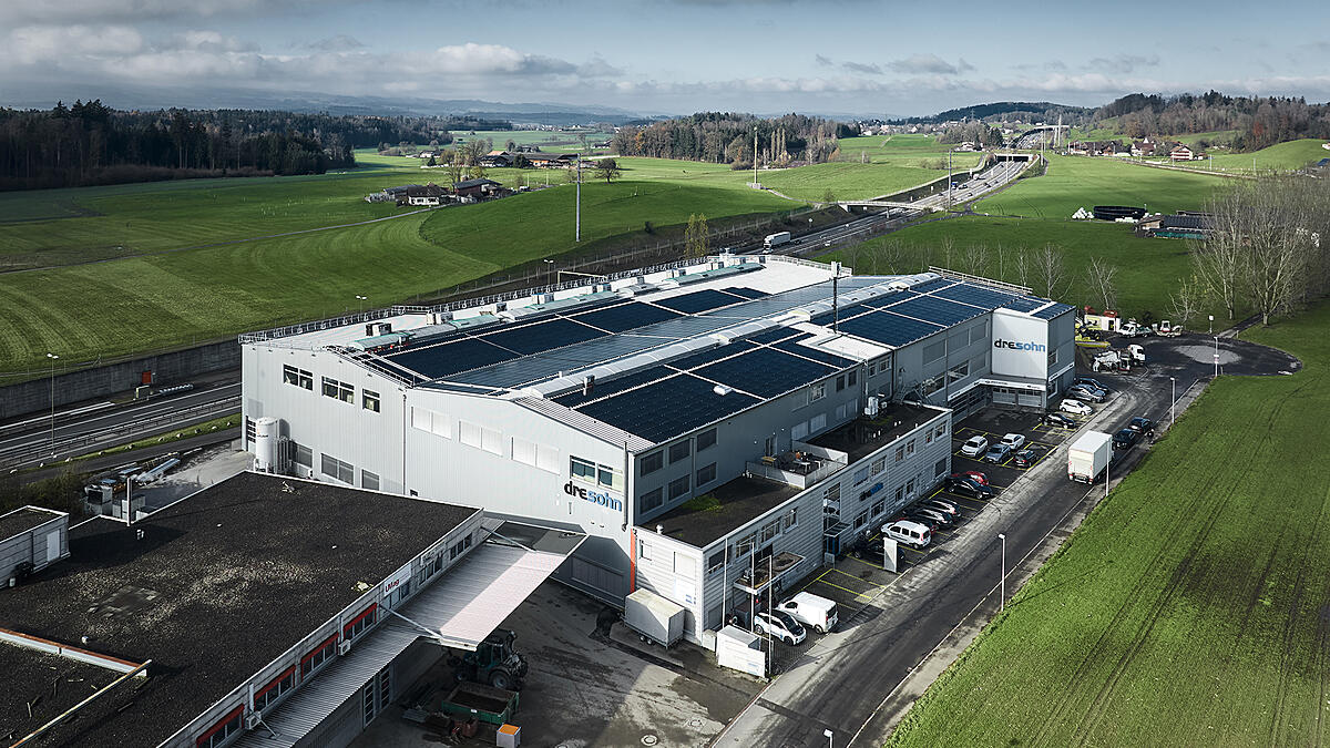 Die Solaranlage auf dem Dach hilft der Dresohn AG bei der Erreichung ihrer Nachhaltigkeitsziele in der Blech- und Stahlverarbeitung